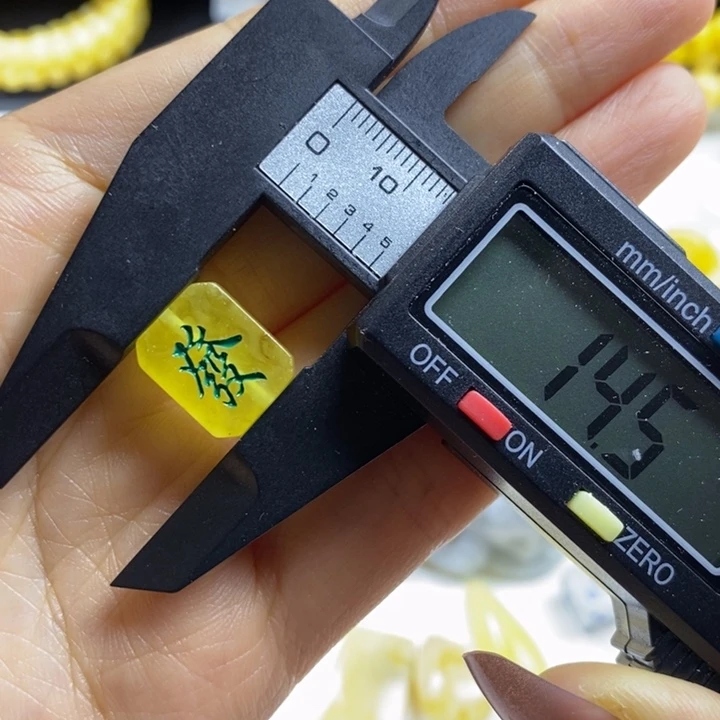 蜜蜡裸石未镶嵌微瑕