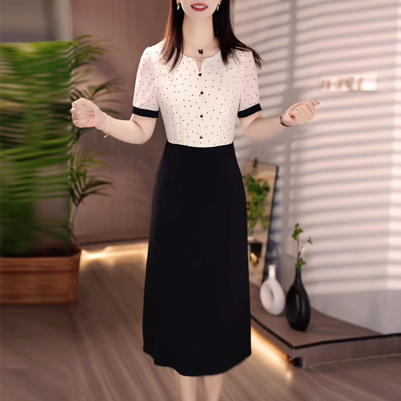 今年流行爆款气质圆点连衣裙女夏2025新款法式小香风收腰包臀裙子