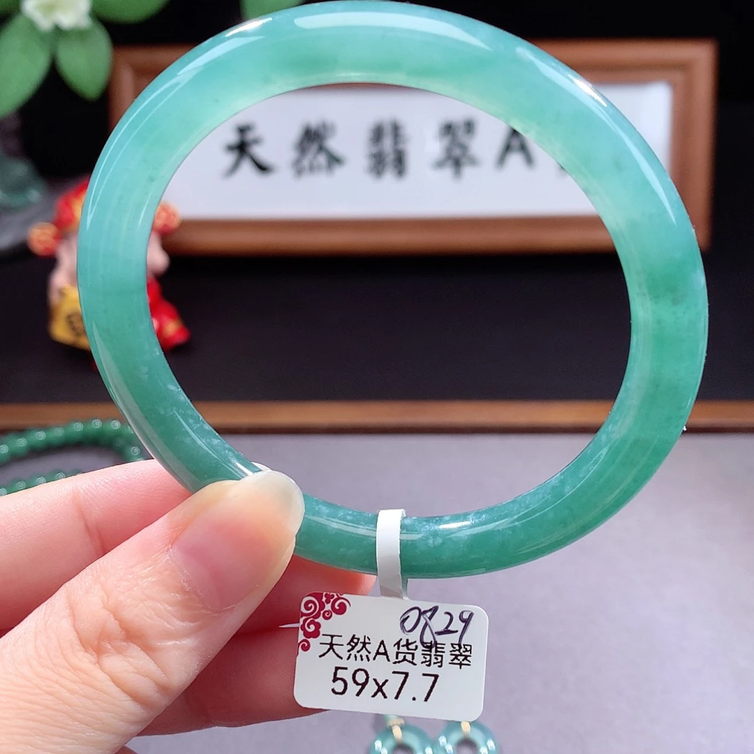 未镶嵌手镯（圆镯）翡翠
