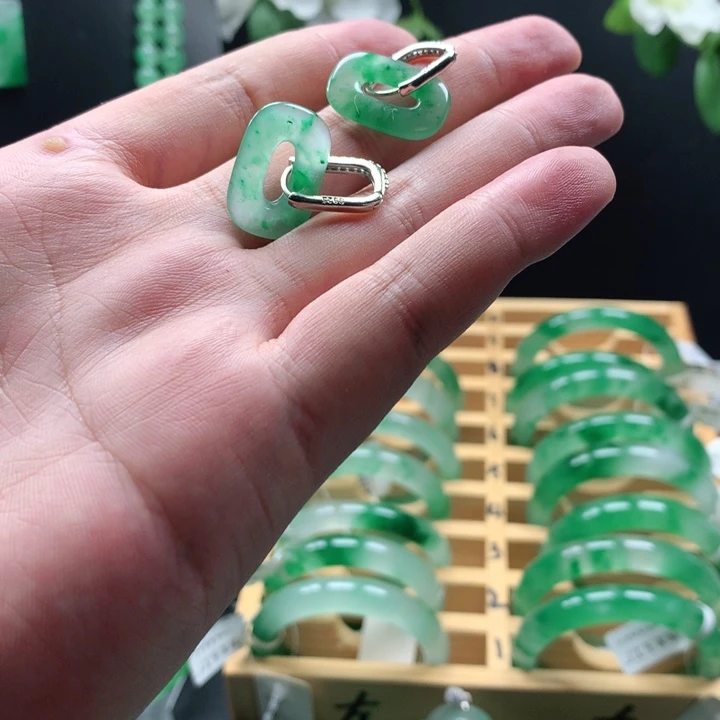 石英质玉吊坠未镶嵌