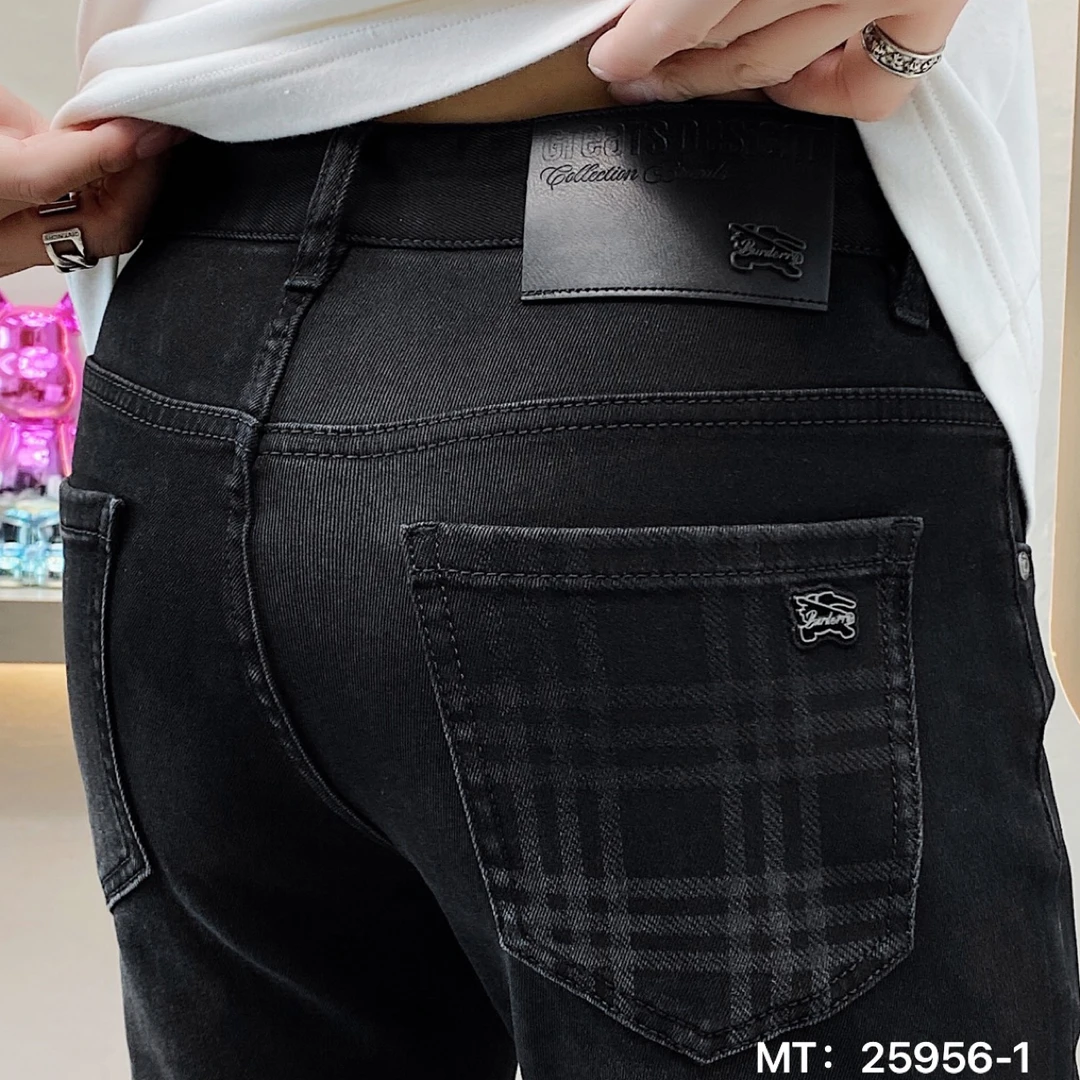 秋冬新款：男士黑色磨砂牛仔裤，口袋烧花工艺