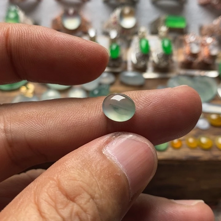 翡翠散珠冰种蓝晴戒面