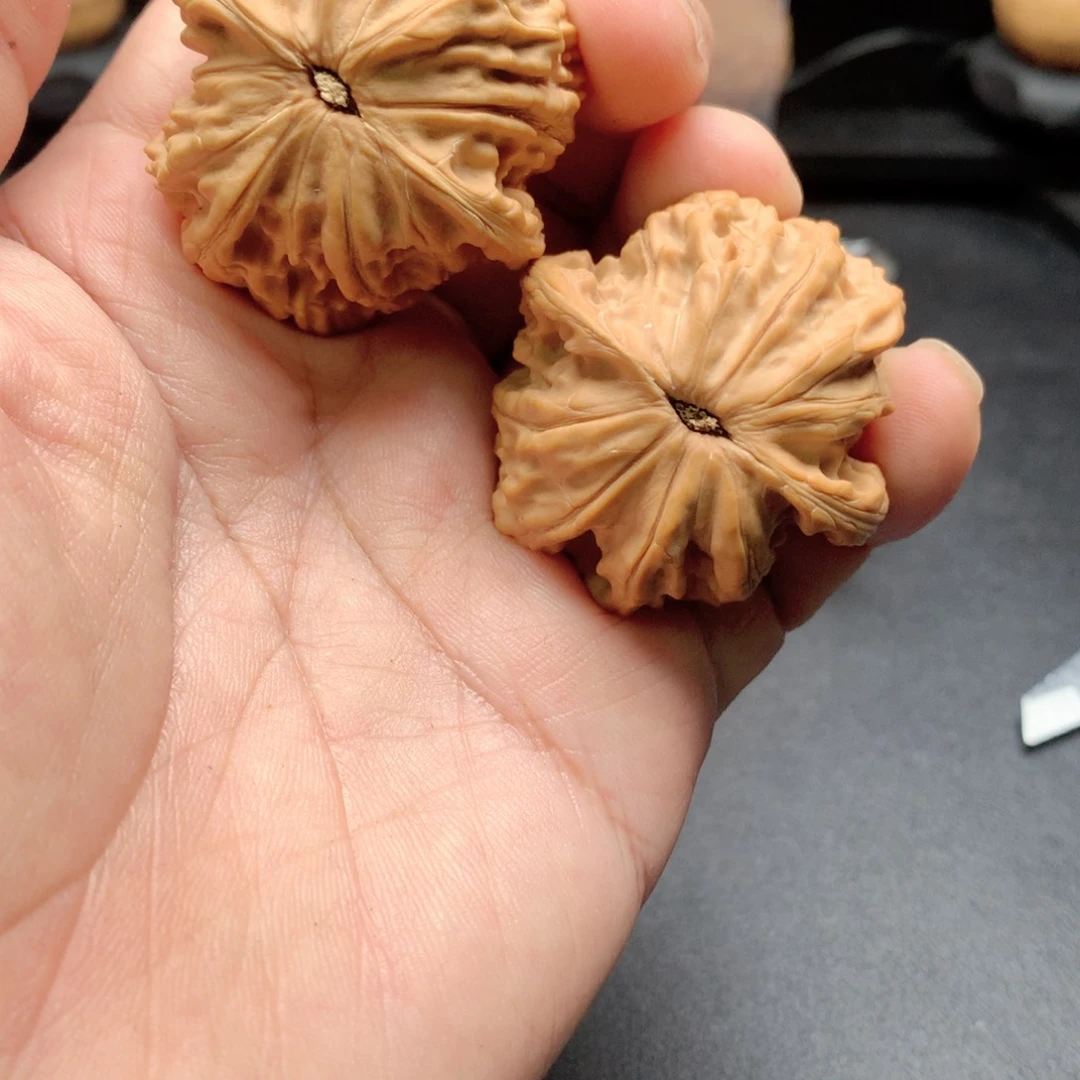 文玩核桃把件秘**地磨盘（缺肉）