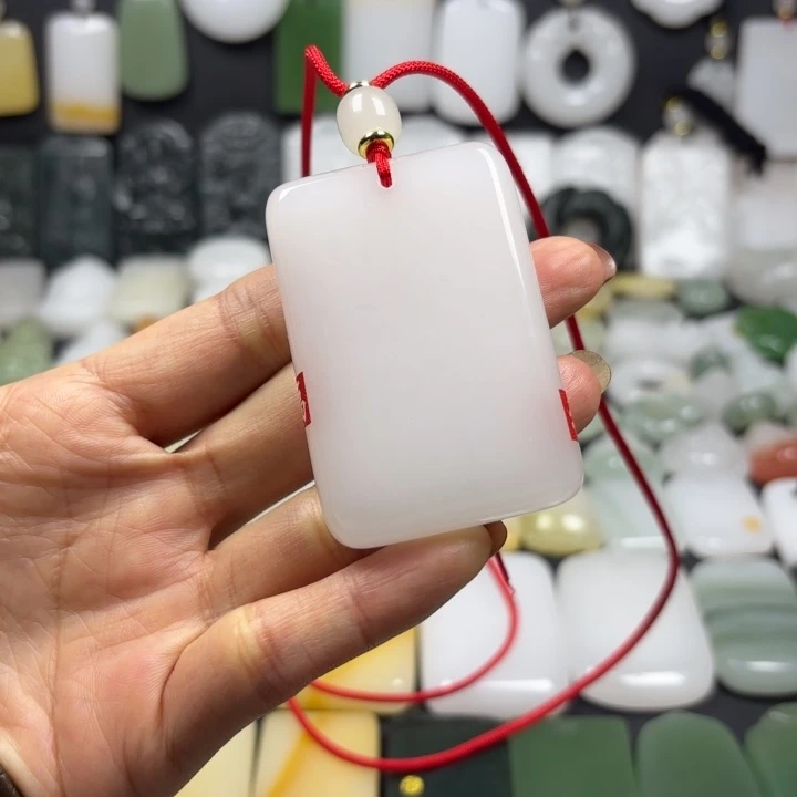 石英质玉（金丝玉）未镶嵌颈饰