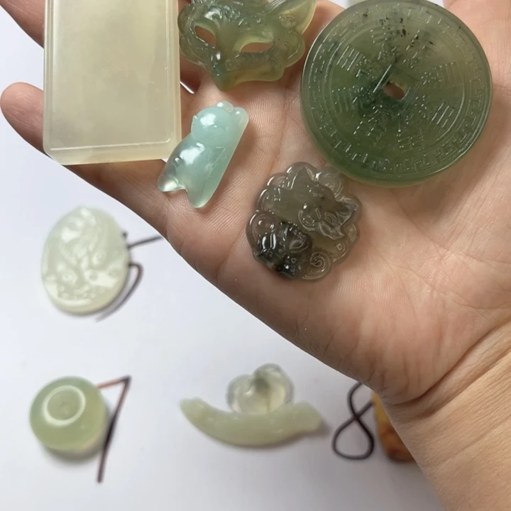 合金蛇纹石玉颈饰