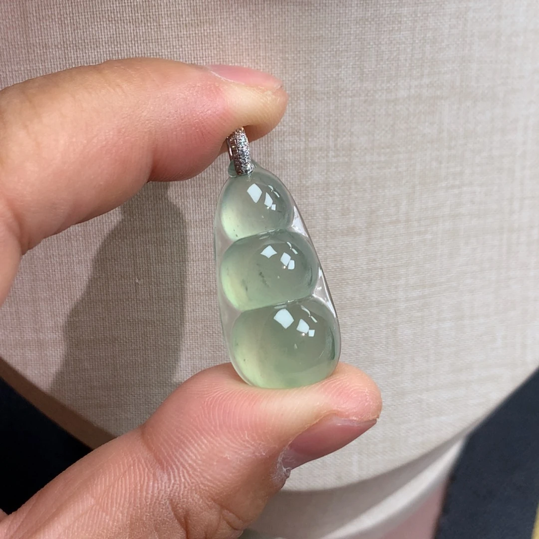 翡翠未镶嵌颈饰豆子