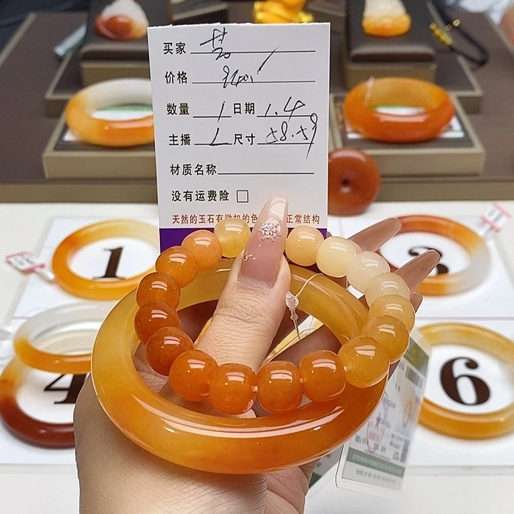 芳***石英质玉（黄龙玉）未镶嵌手镯