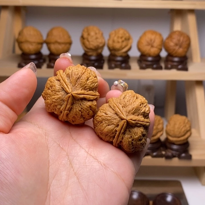 文玩核桃吊坠36六面开背蟾Y24