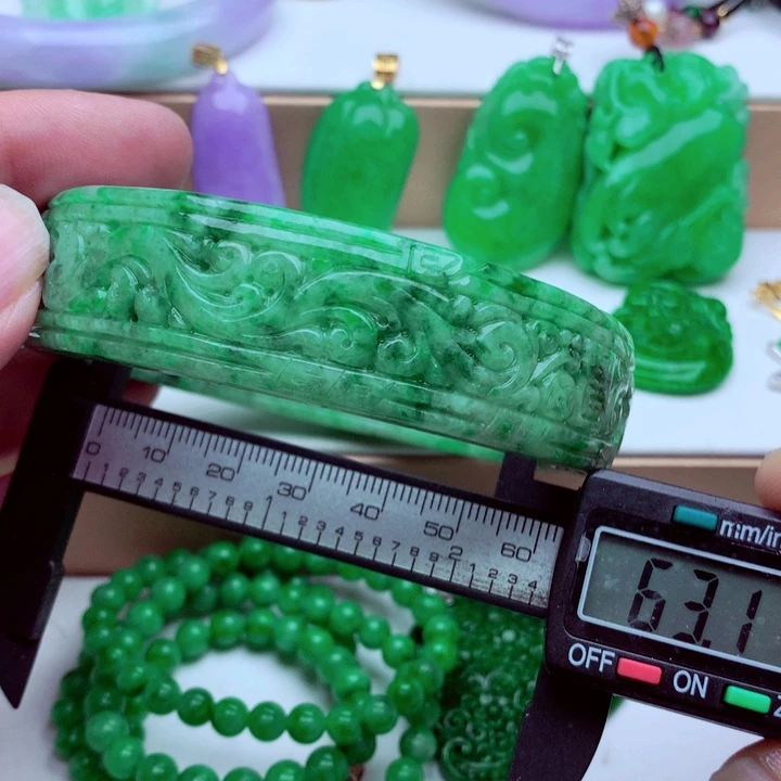 翡翠未镶嵌手镯…．．