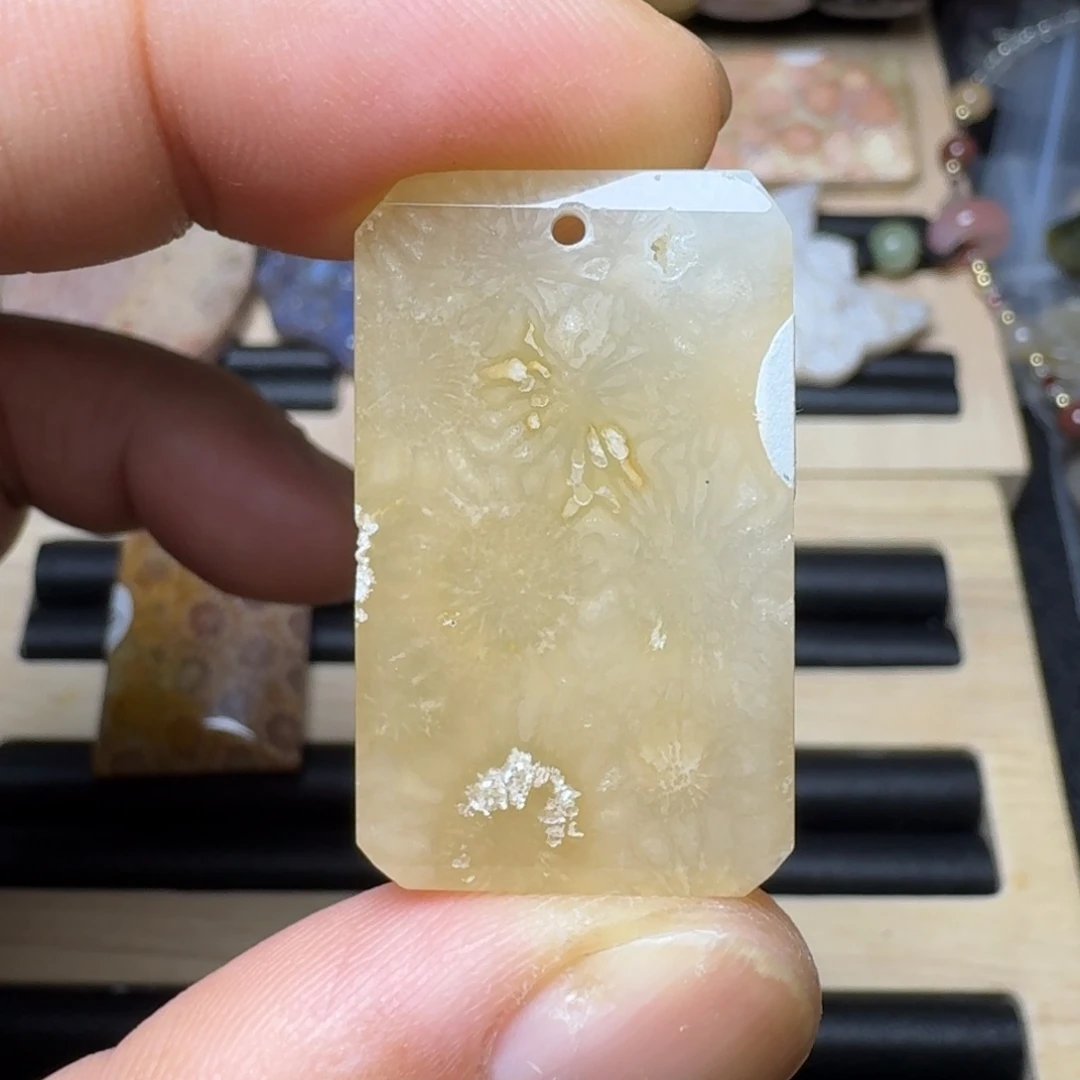 未镶嵌纯天然色有机玉石保真色硅化玉