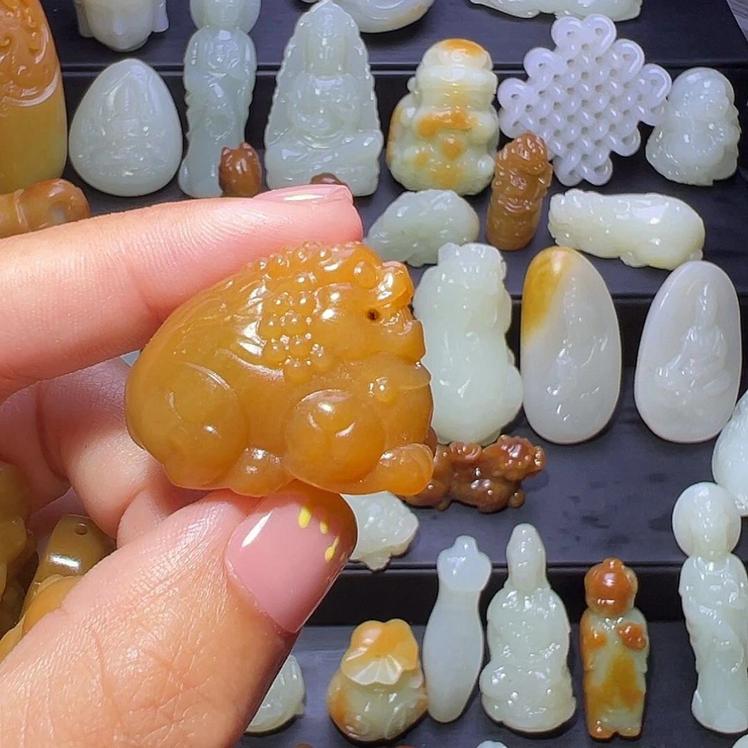 独***身和田玉未镶嵌颈饰