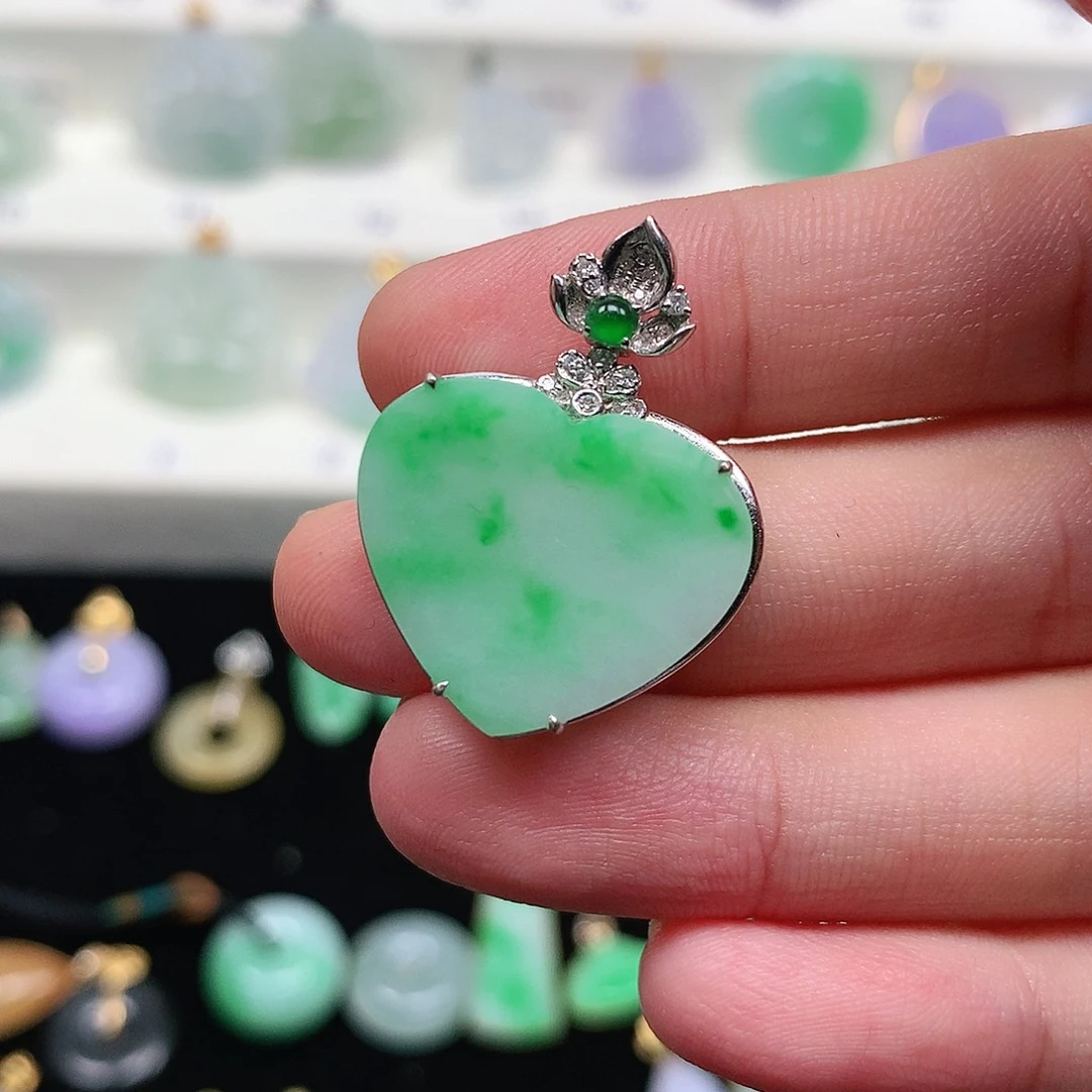 颈饰18K金镶嵌翡翠翡翠吊坠