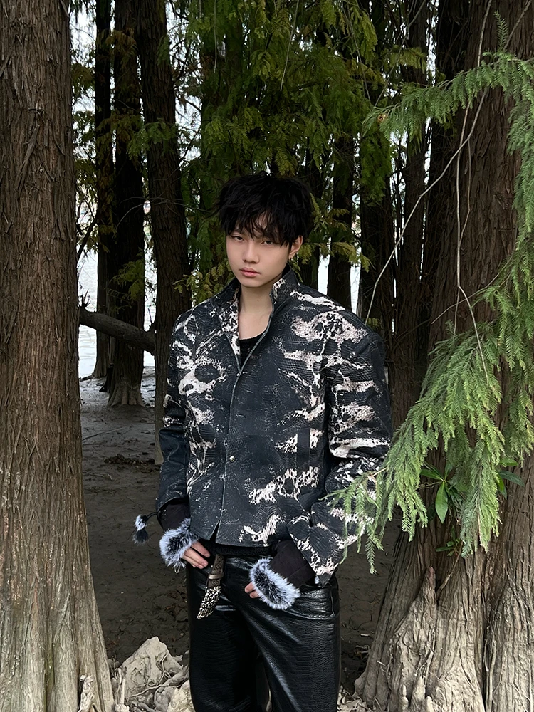 IHF“召唤万蛇”2025春季蛇纹印花多纽扣立领牛仔短版视觉系夹克