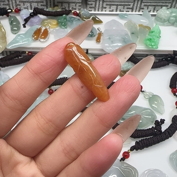 翡翠未镶嵌颈饰102