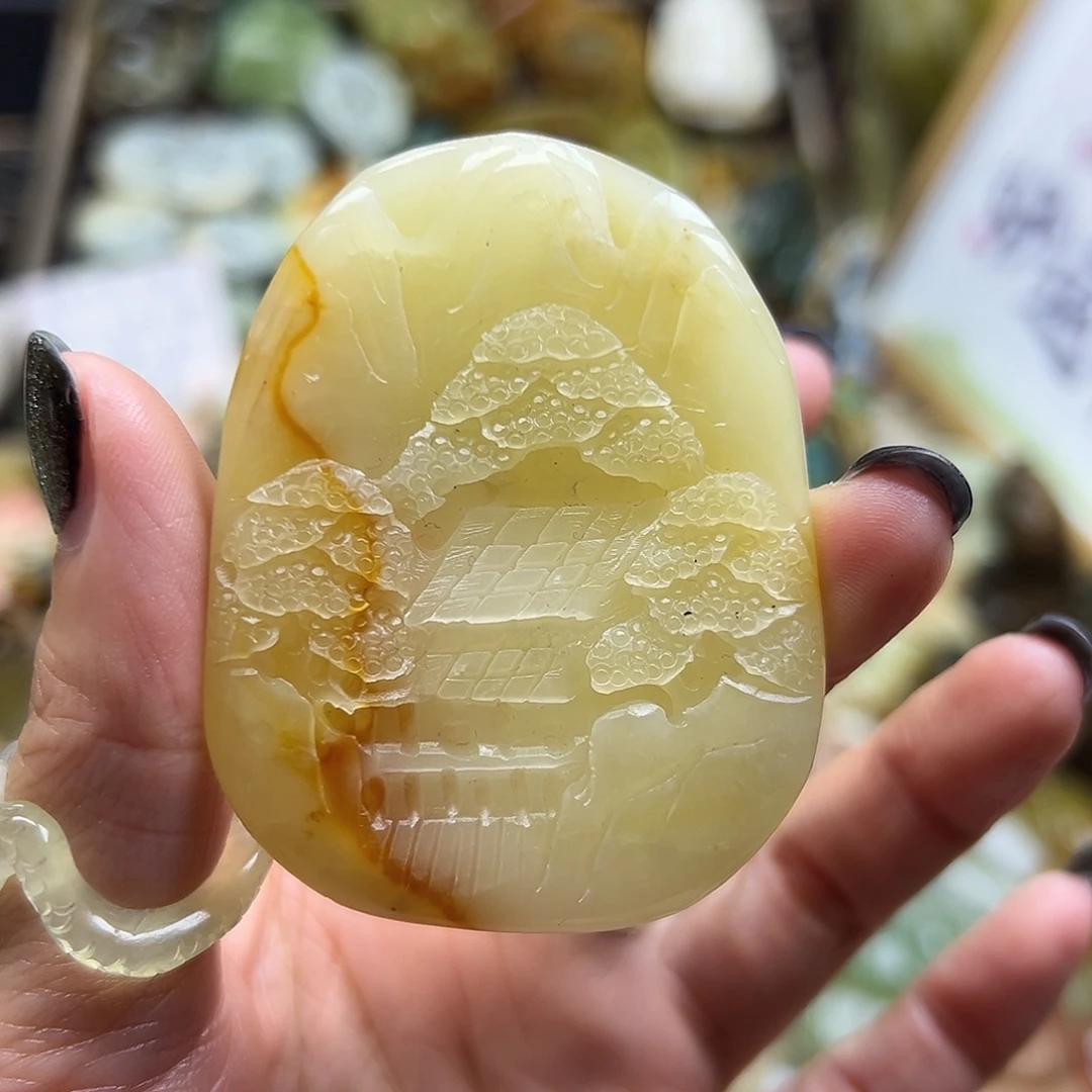 未镶嵌岫玉颈饰花玉山水