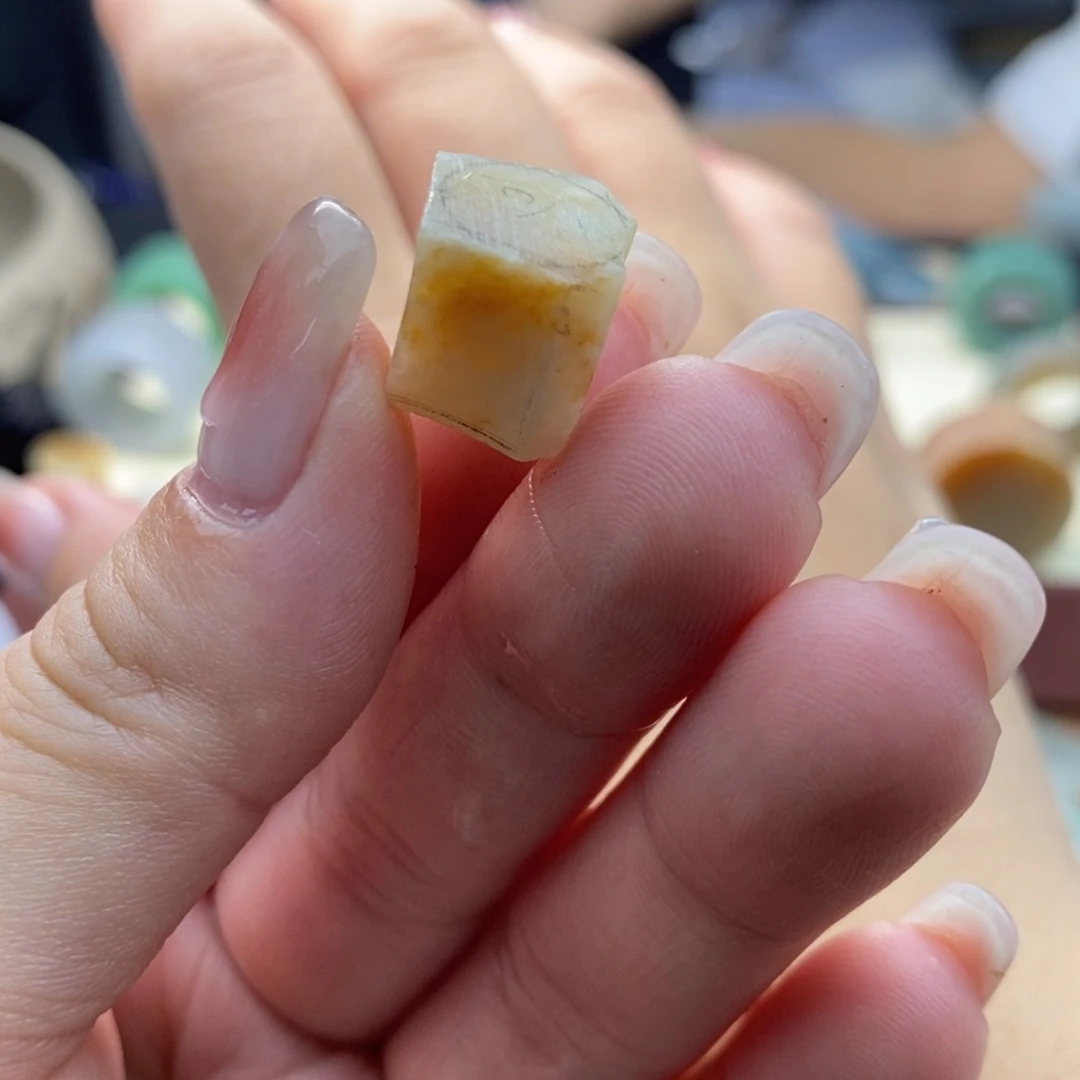 定制翡翠戒心未镶嵌