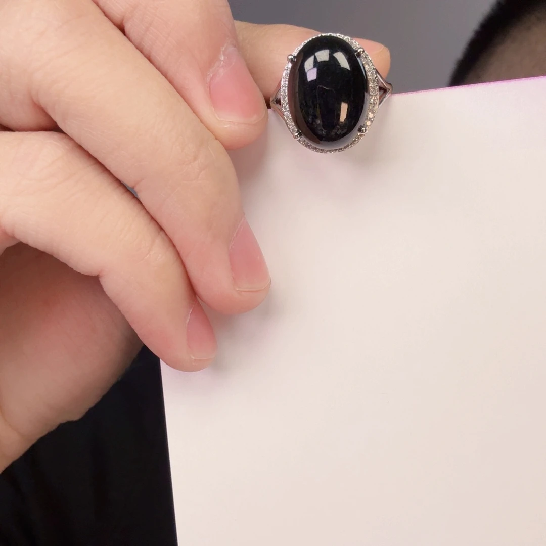 翡翠颈饰未镶嵌一件