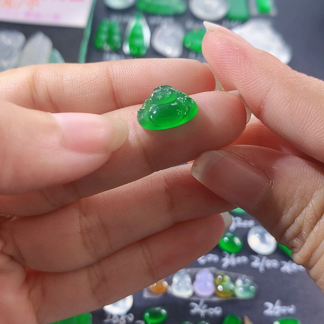 【闪购商品】翡翠颈饰未镶嵌小绿佛