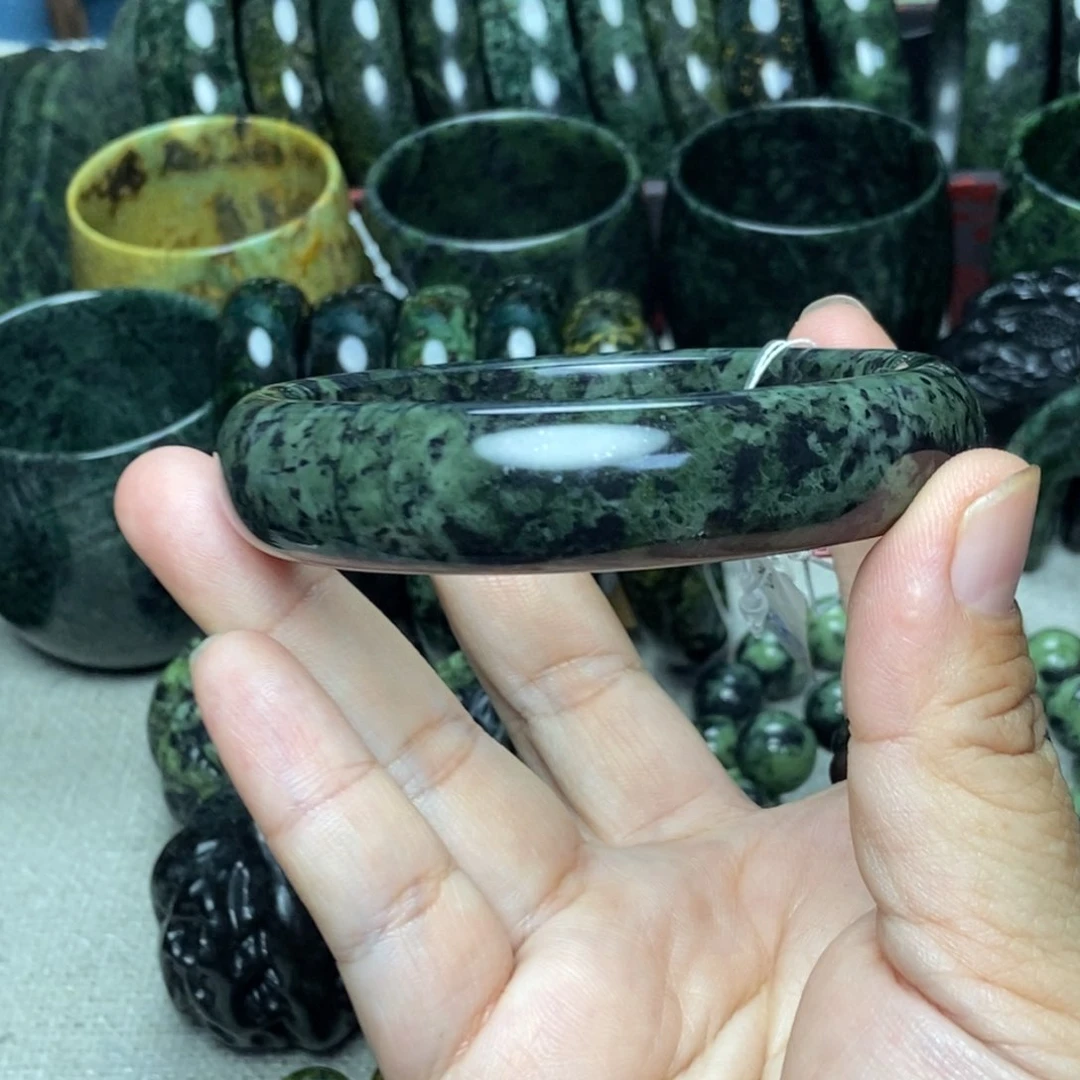 蛇纹石玉未镶嵌手镯d****v
