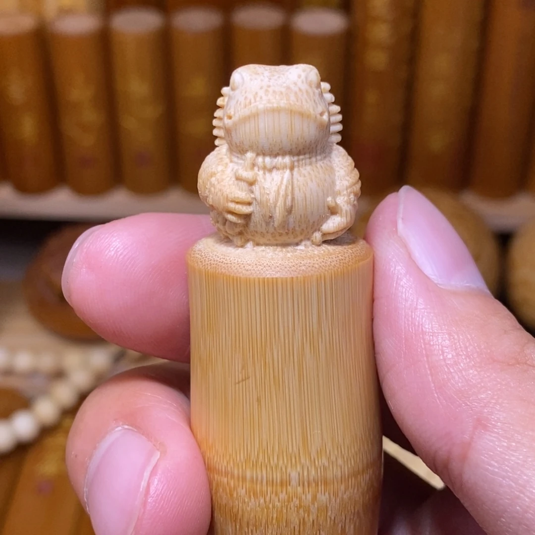 孟***汤竹黄皮玉竹雕刻小侠客