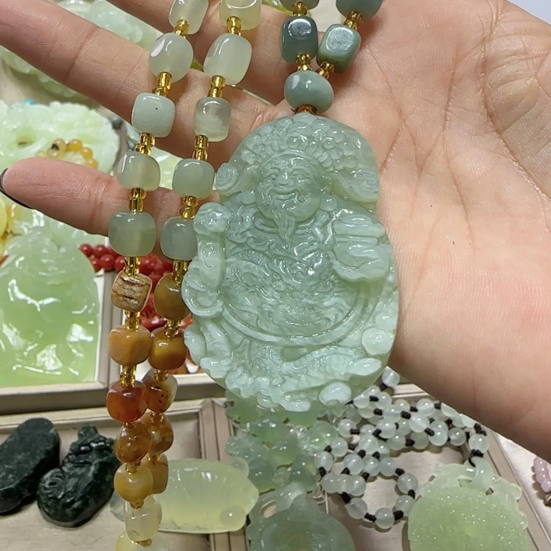 未镶嵌蛇纹石玉吊坠