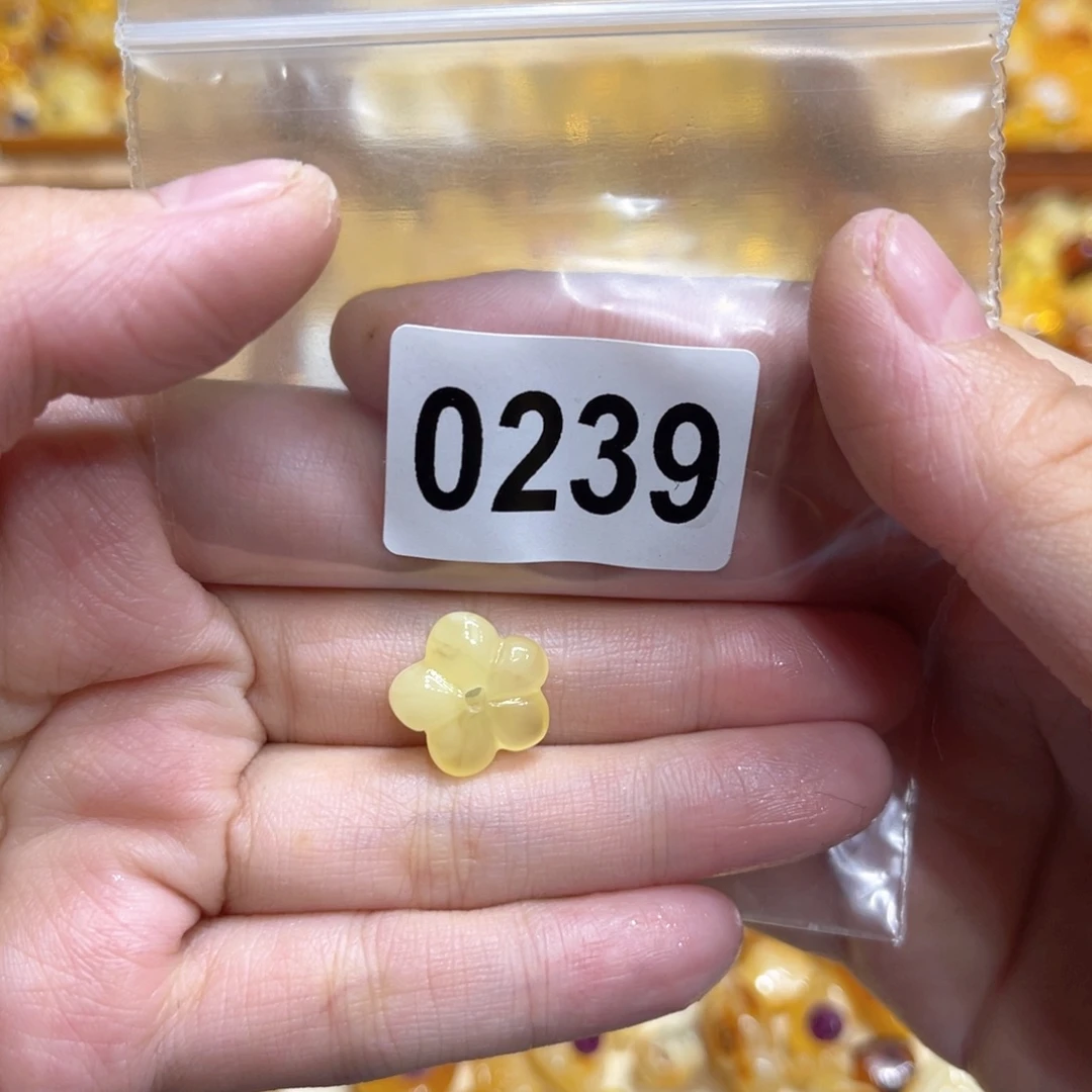 琥珀颈饰未镶嵌蜜蜡
