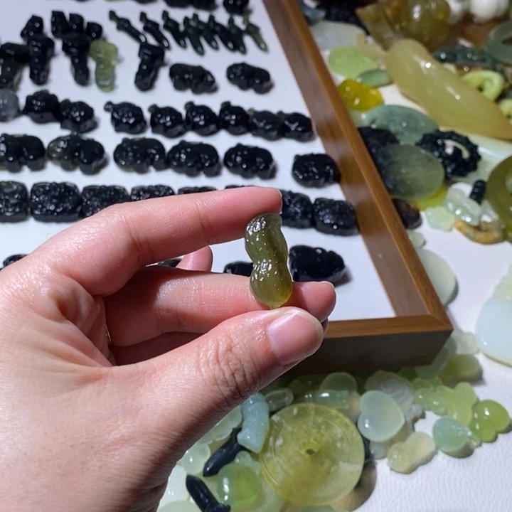 蛇纹石玉合金颈饰