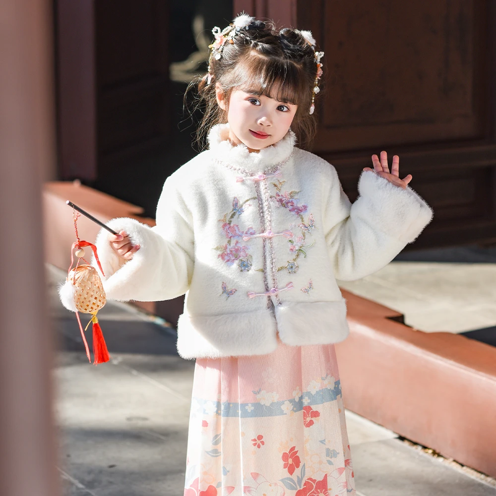 小虎帕蒂冬款女童甜美贵气中式蝴蝶刺绣毛绒上衣国风马面裙套装
