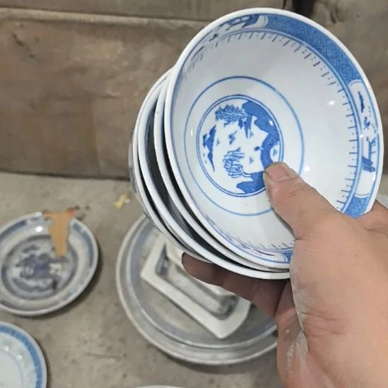 用***4变形了碗 当代景德镇陶瓷工艺品