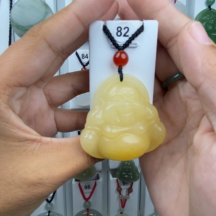 陈***桃石英质玉未镶嵌颈饰