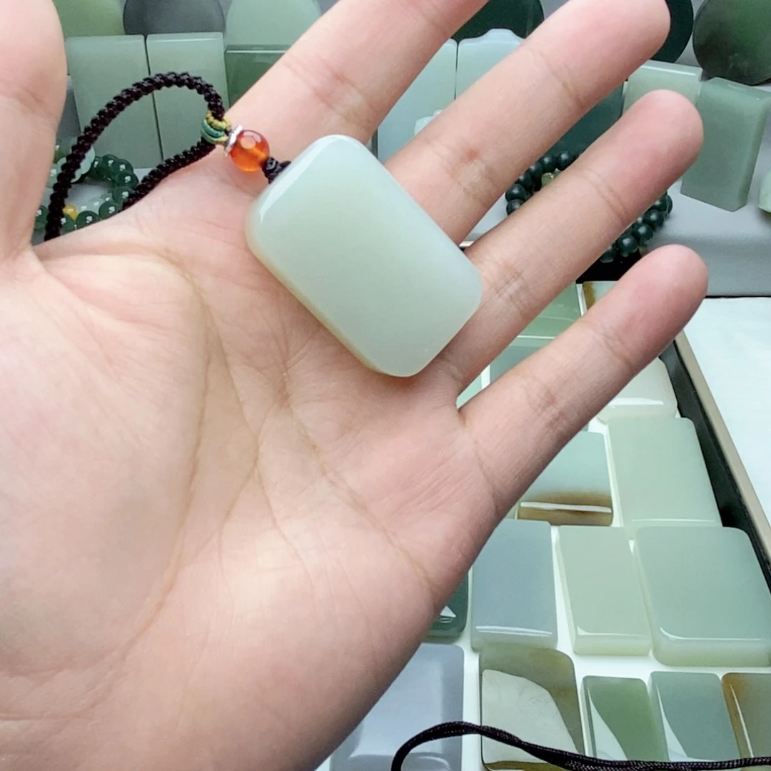 和田玉颈饰未镶嵌思*邪