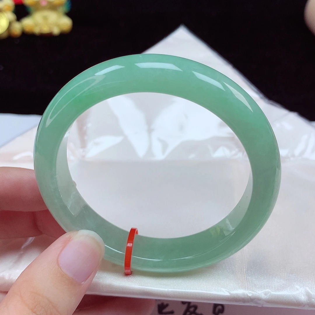 翡翠手镯未镶嵌天然