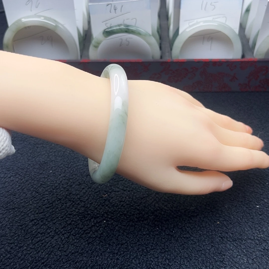 石英质玉未镶嵌手镯123