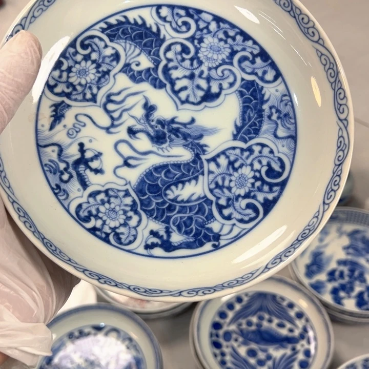 瓷片白青花穿花龙壶承