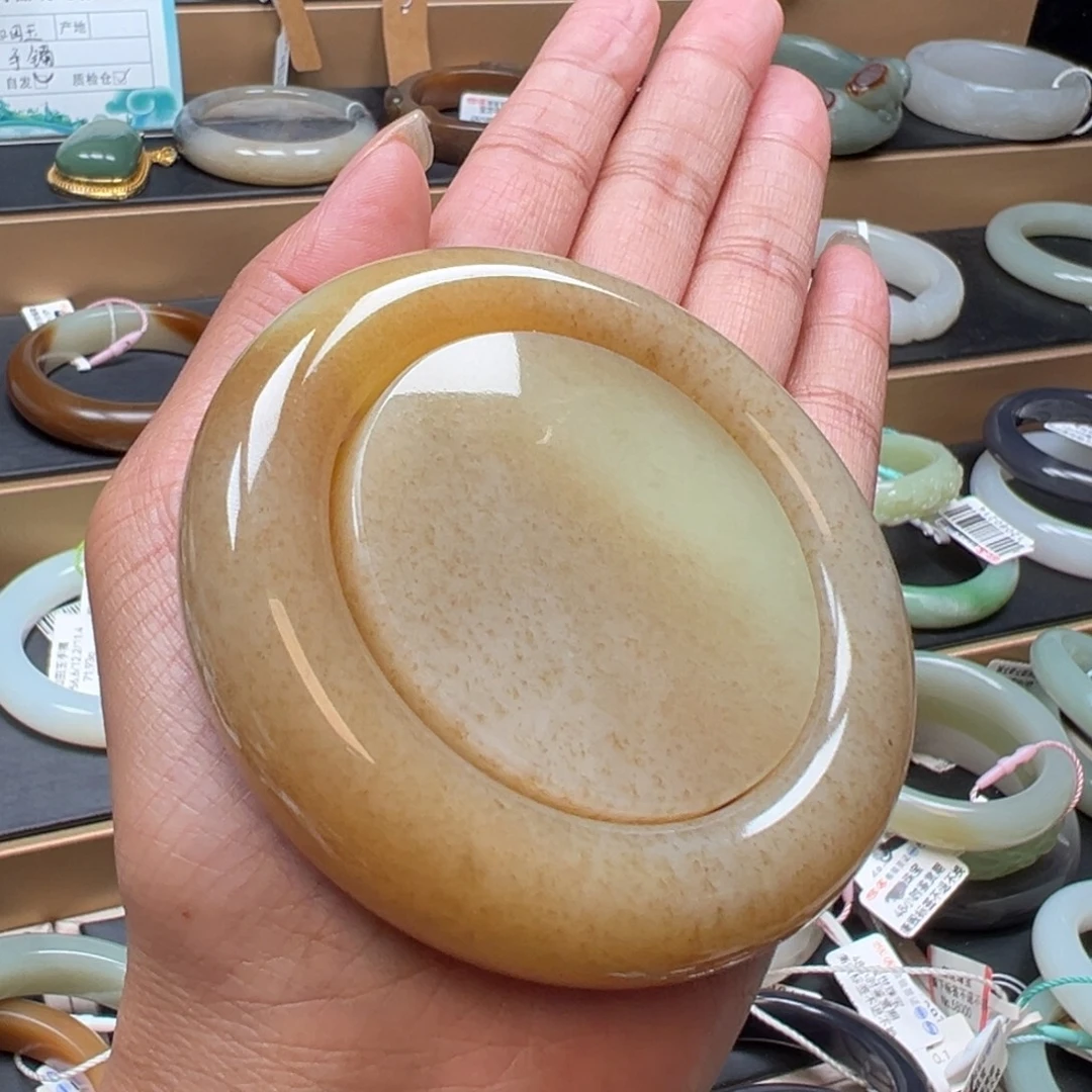 茵***子和田玉未镶嵌手镯