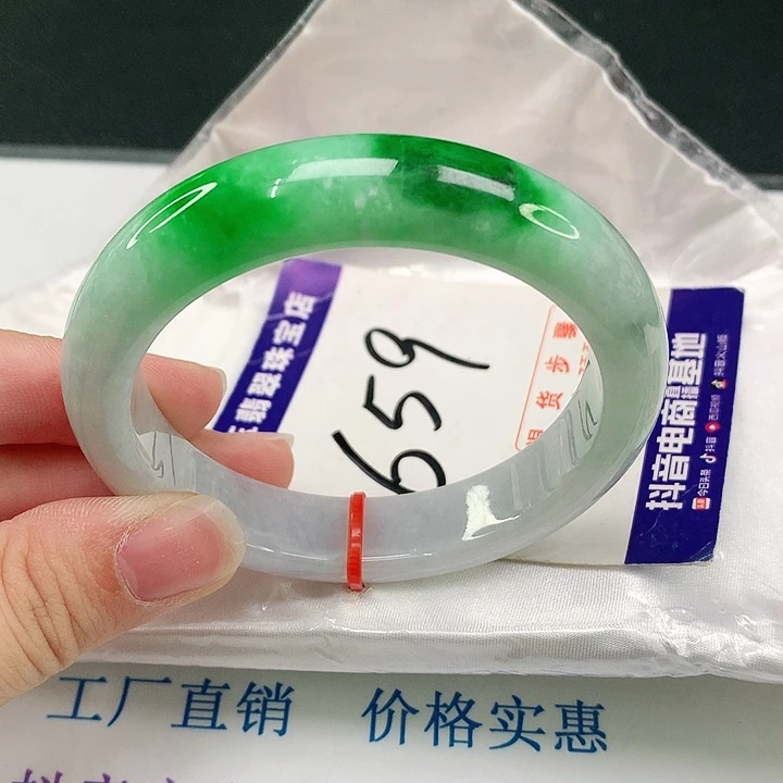 翡翠手镯未镶嵌翡翠