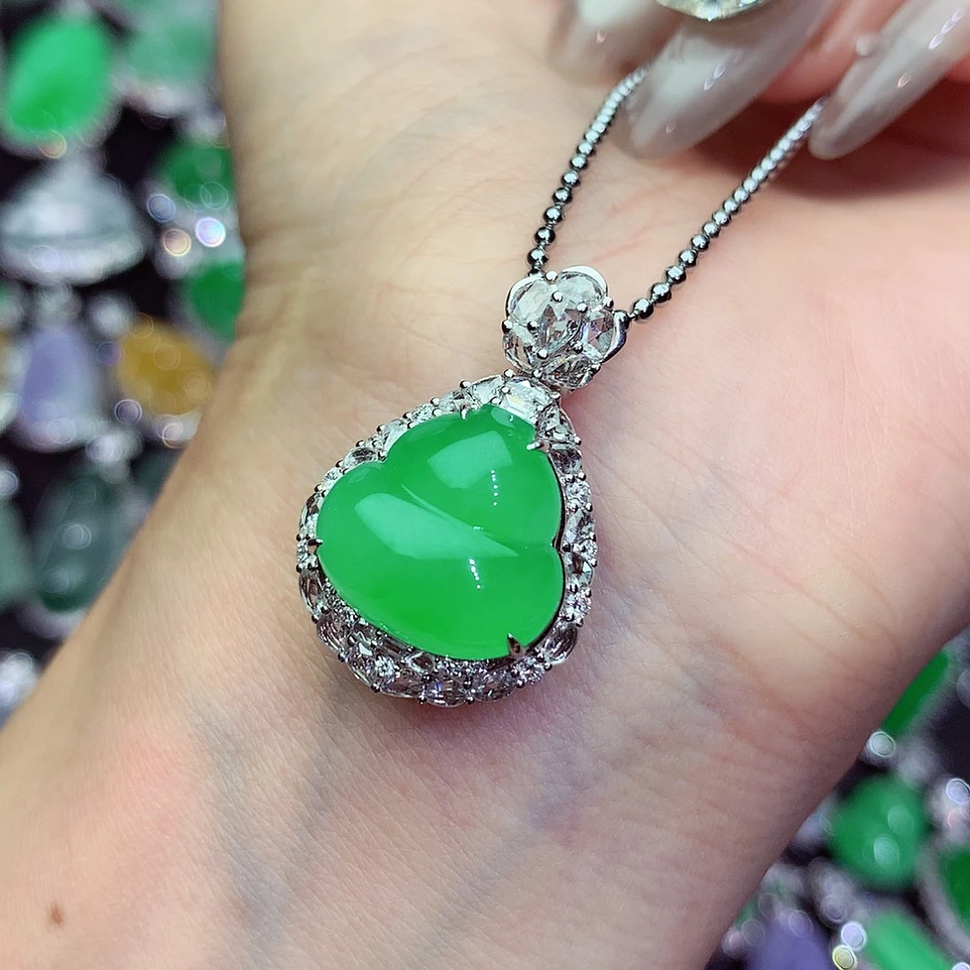 翡翠18K金镶嵌颈饰