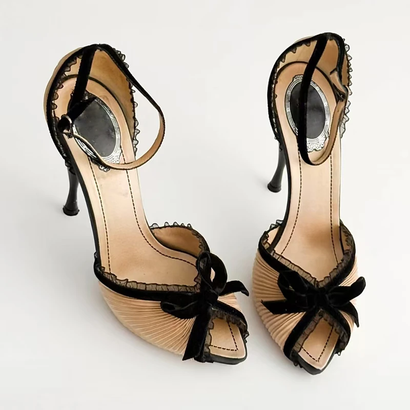 夏季新款蝴蝶结一字带露趾凉鞋女外穿褶皱蕾丝花边绝美高跟鞋细跟