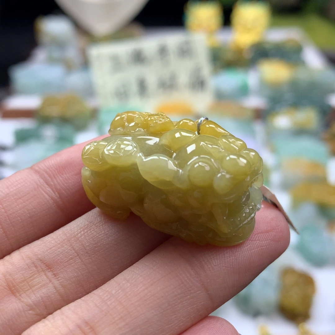 翡翠未镶嵌颈饰貔貅26