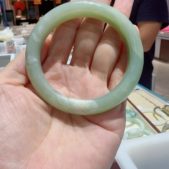 未镶嵌手镯和田玉378