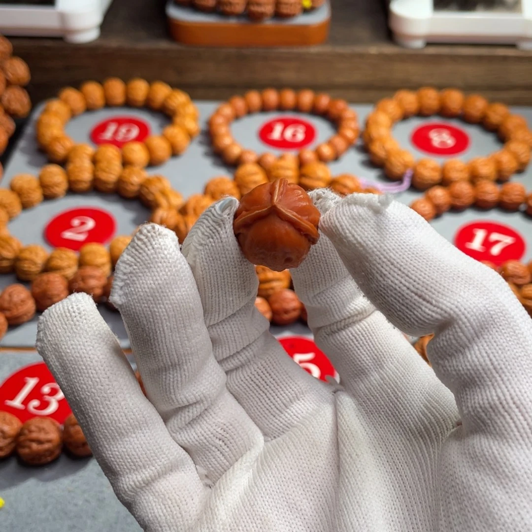 地***）文玩核桃手串三棱