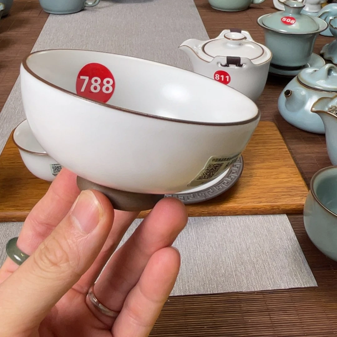 瓷片。。。。。。。。。。。。