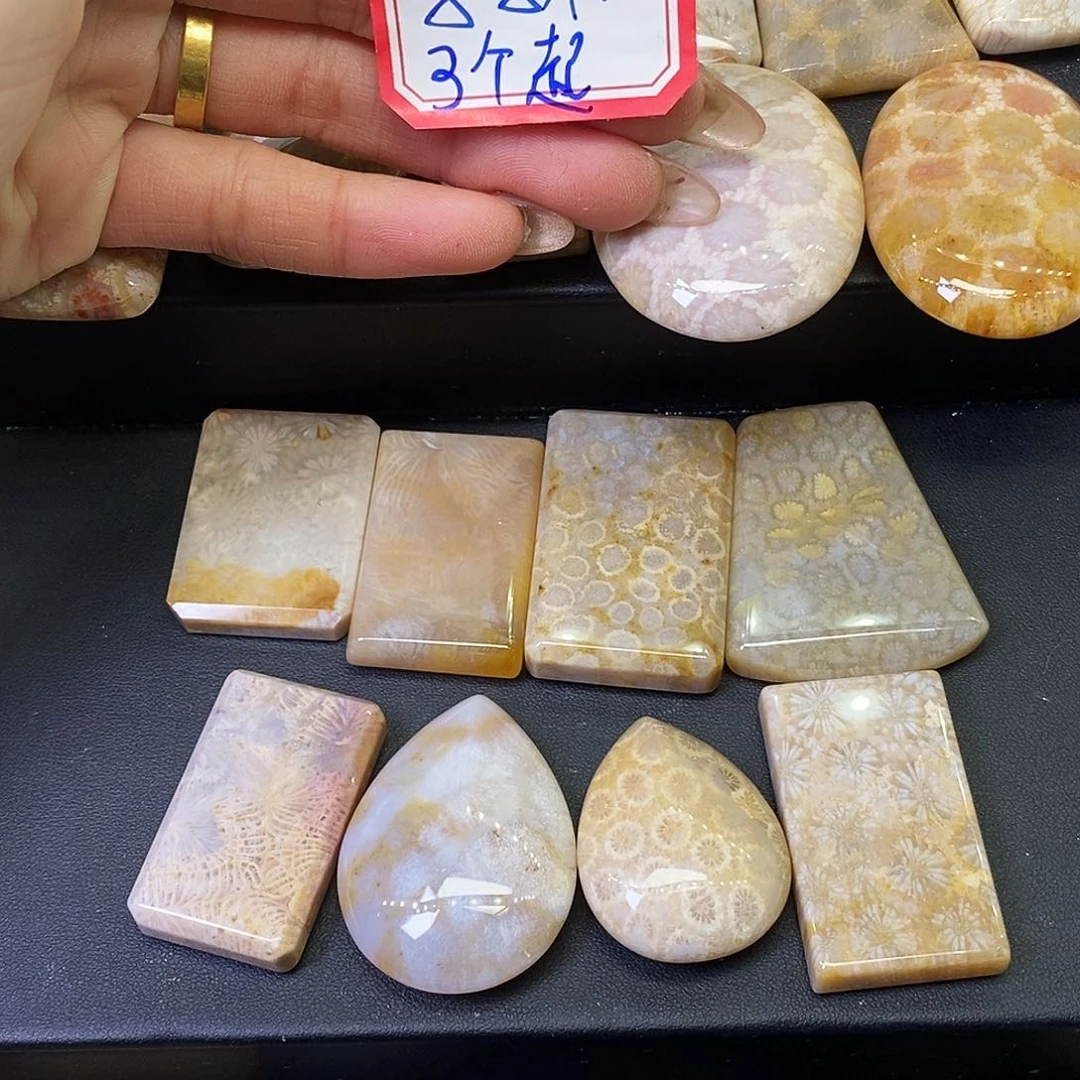 硅化玉颈饰合金齐****?