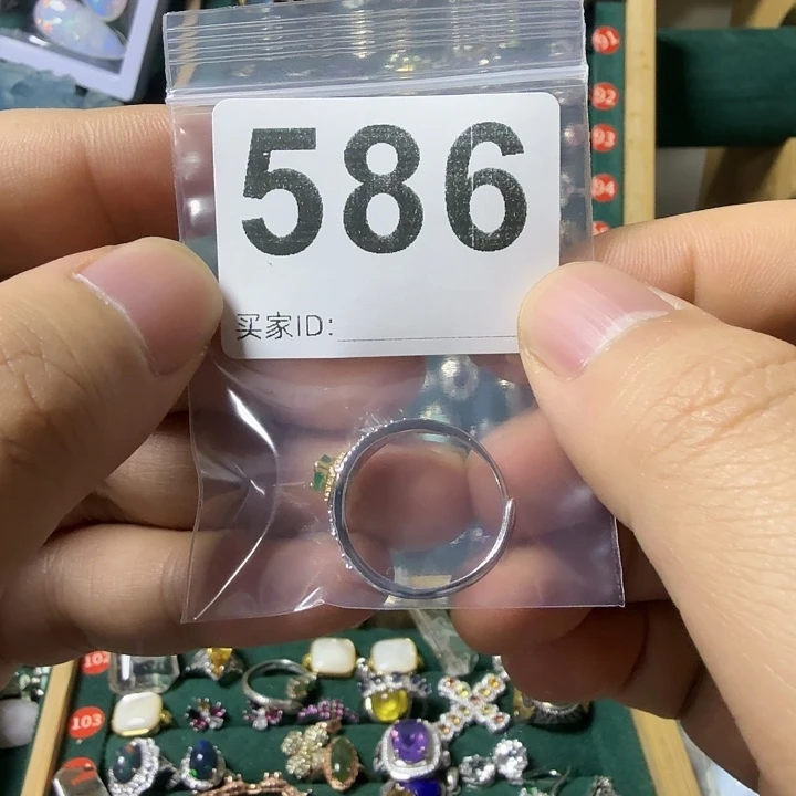 米***米银S925镶嵌祖母绿戒指