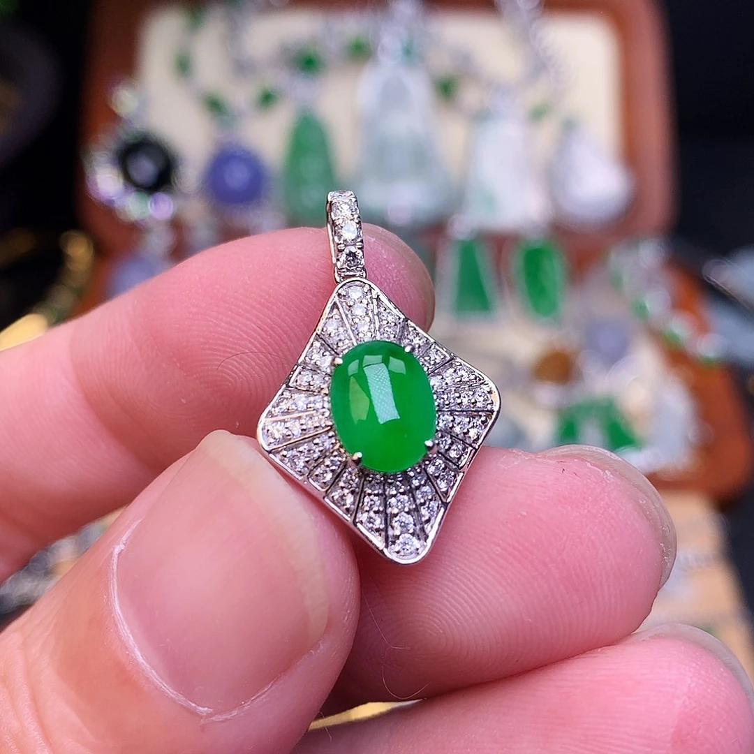 翡翠颈饰18K金镶嵌蛋面l1