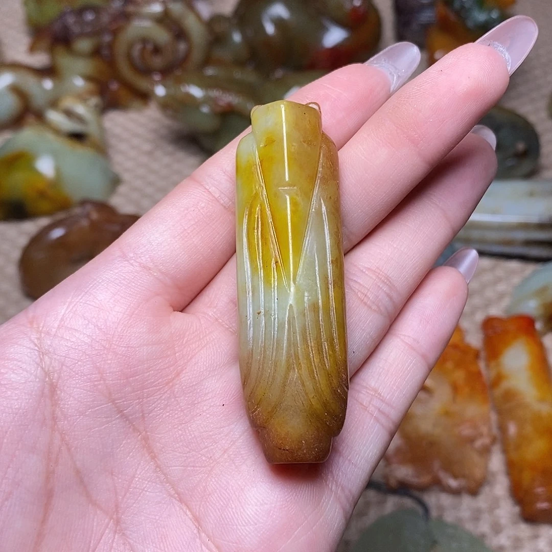 未镶嵌蛇纹石玉颈饰
