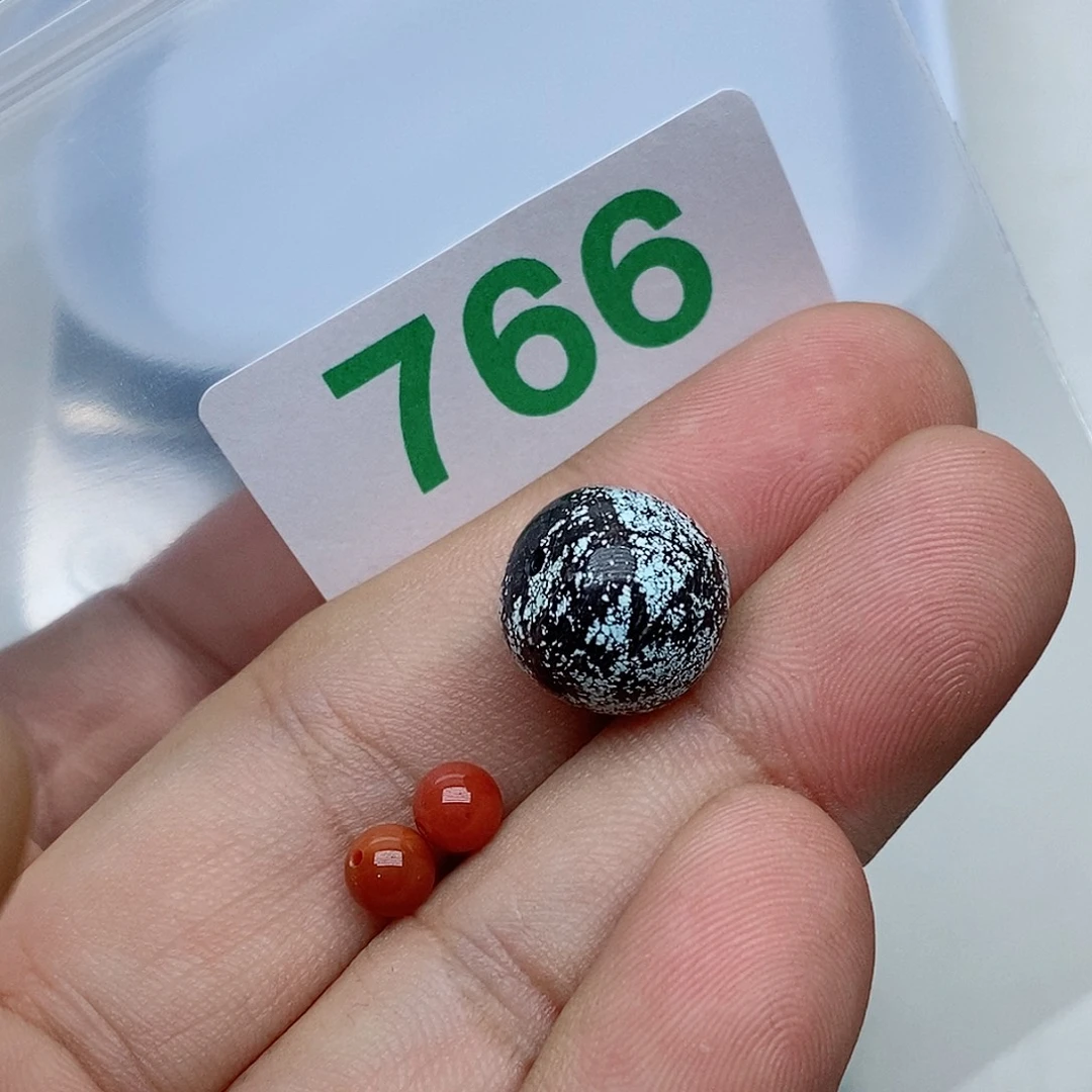 何***。南红玛瑙未镶嵌珠宝奇石