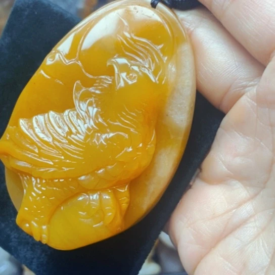 石英质玉（黄龙玉）未镶嵌颈饰