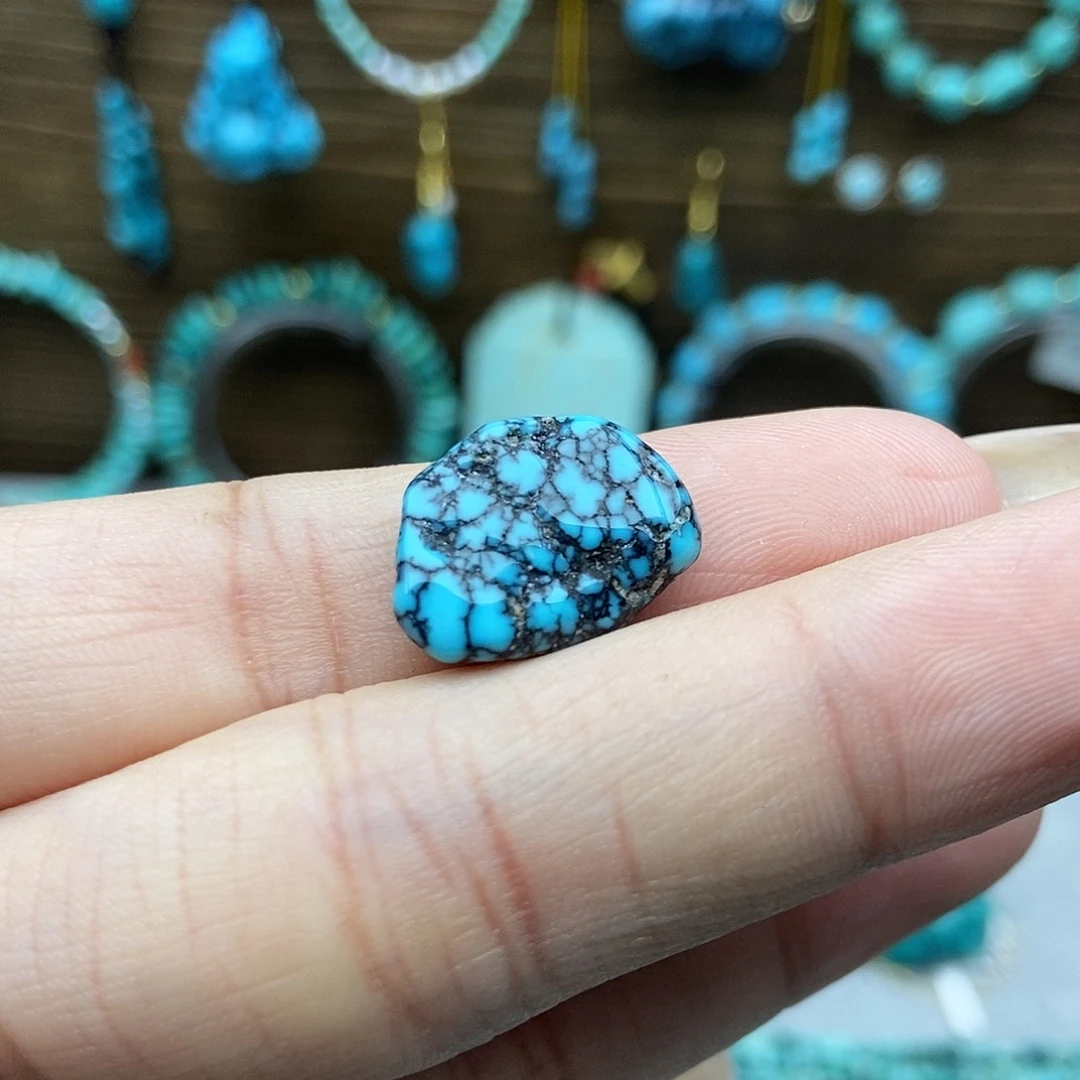 绿松石未镶嵌乌兰花