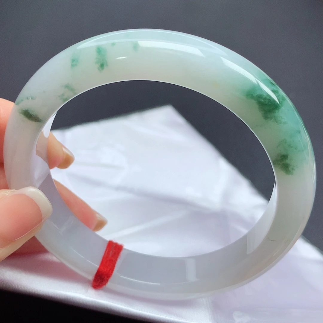 翡翠手镯未镶嵌l n n n n n n n n